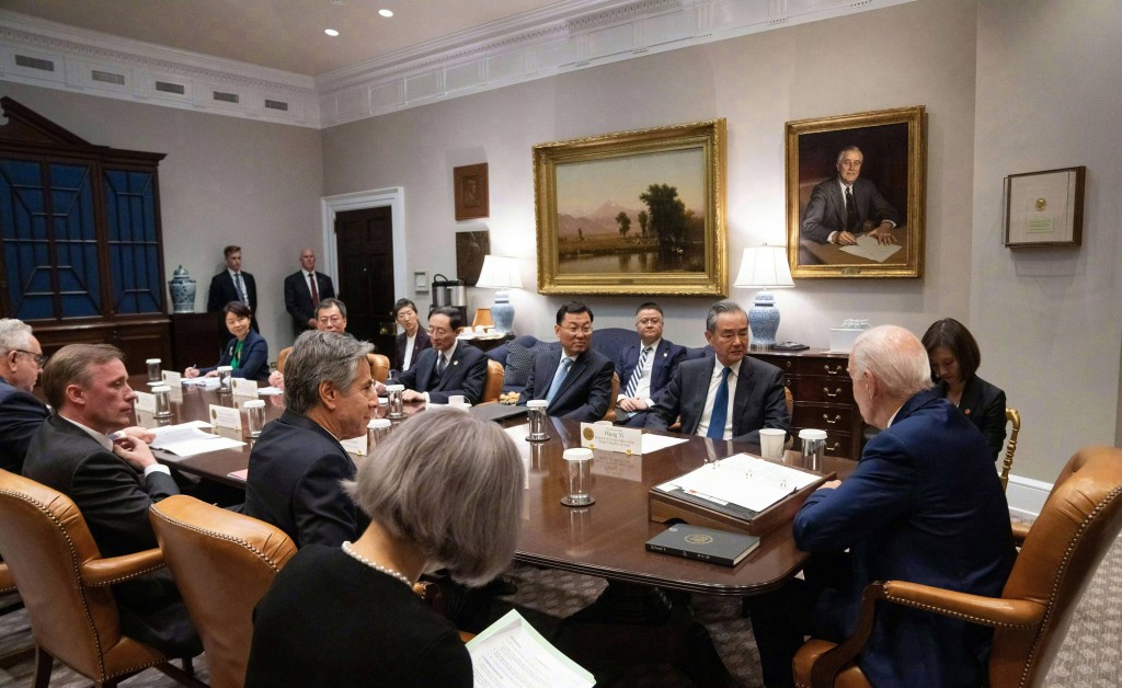 美國總統拜登日前在白宮會見到訪的外交部長王毅。（新華社）