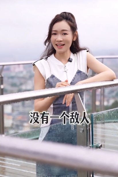 楊思琦指人生路途上「沒有一個敵人」，反諷意味十足。