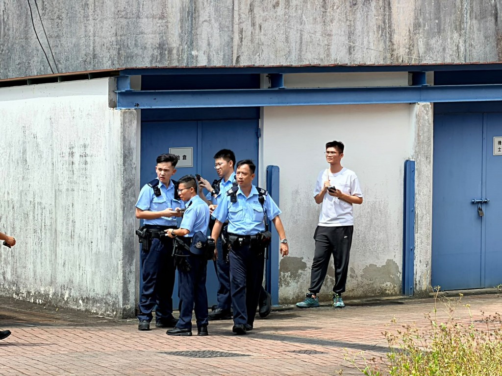 警方在場調查。梁國峰攝 警方在場調查。梁國峰攝