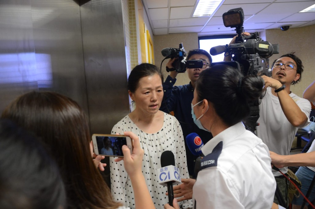 女子向懲教署職員聲稱以朋友身分探望曾蔭權。