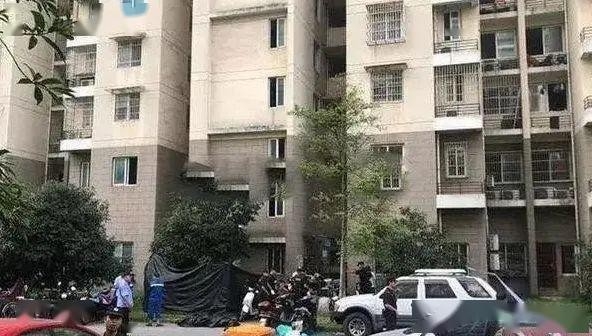 警方和法醫表示，她是從16樓樓頂墜下的，死亡原因為自殺。(網圖)