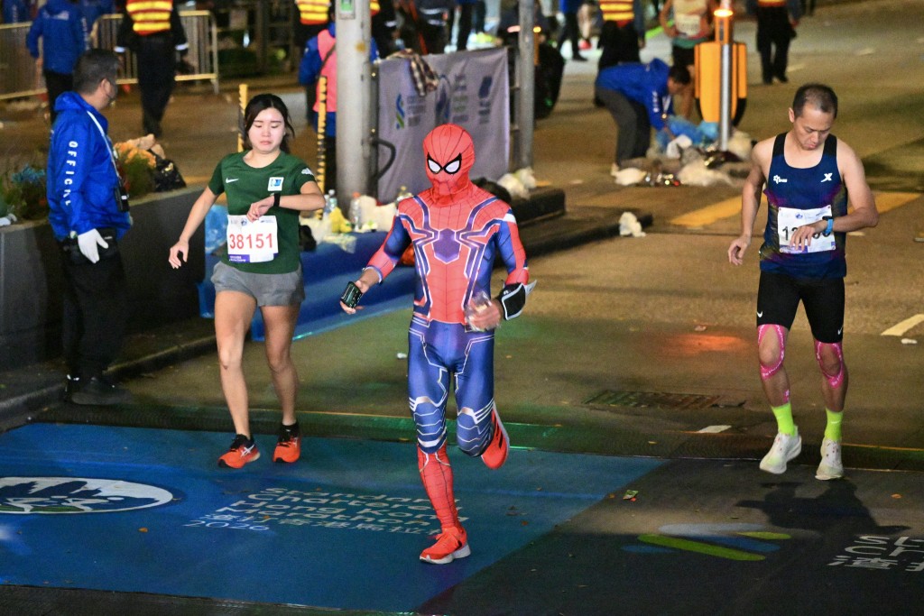 多人扮演漫威（Marvel）熱門角色，包括蜘蛛俠。