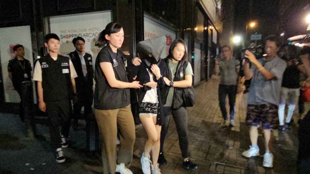 一名被捕日籍女子，賣淫集團在TG介紹她是日本AV女優。徐裕民攝