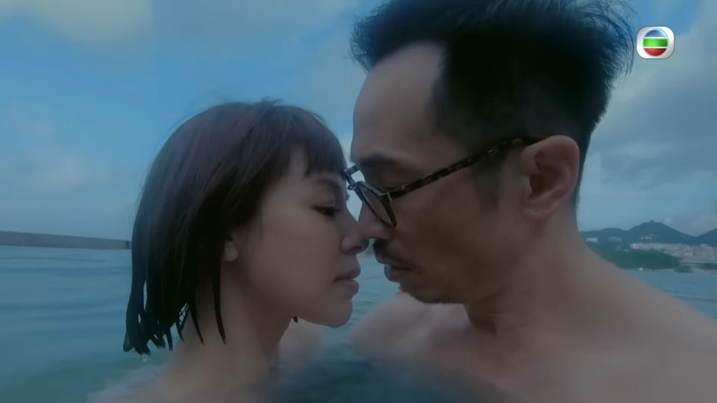 《新四十二章》陳豪與譚凱琪的裸泳戲引起話題。
