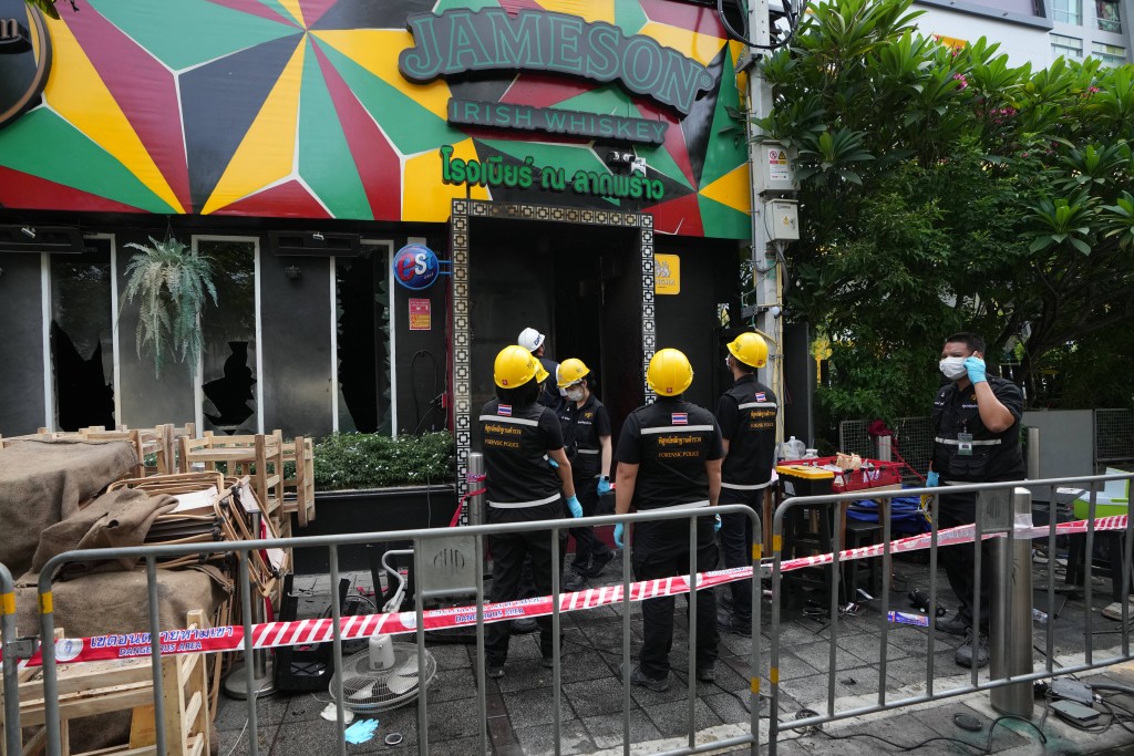 曼谷翟道翟附近酒吧Rong Beer Na Lat Phrao大火,傷亡慘重。 美聯社 曼谷翟道翟附近酒吧Rong Beer Na Lat Phrao大火,傷亡慘重。 美聯社