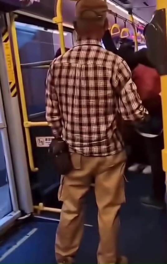 Threads及facebook截圖：資料來源：chris168168168＠ Threads及FriendlyTiger6817 ＠facebook車cam L（香港群組）