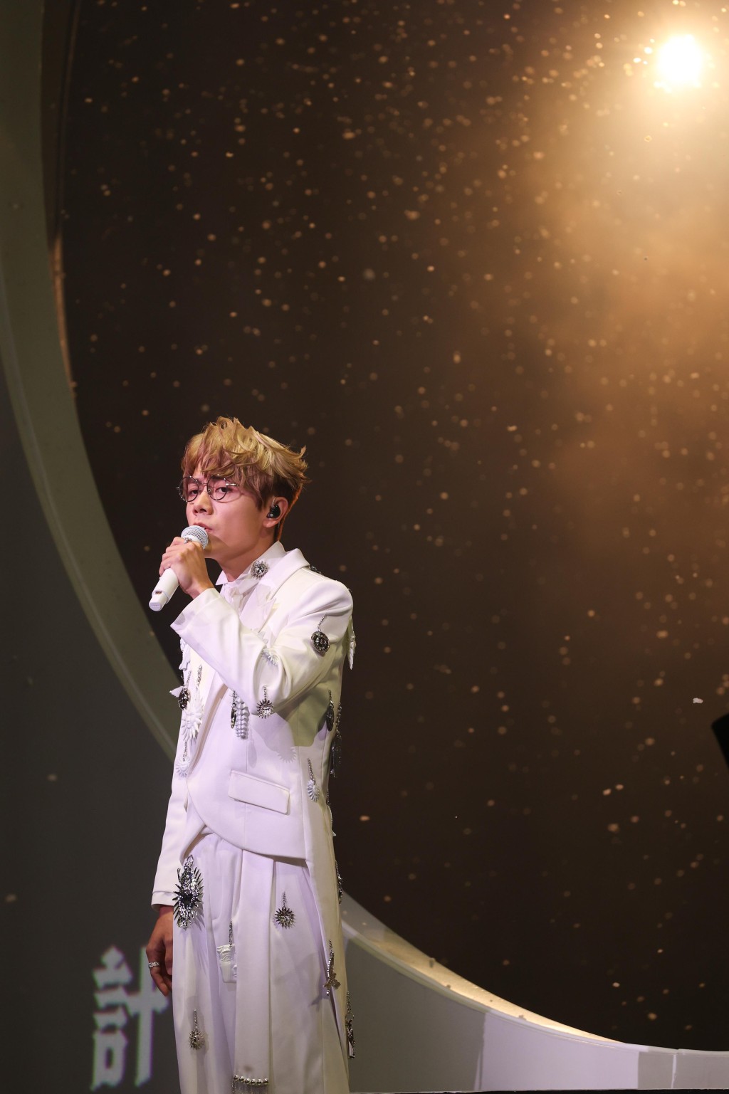 林家謙合共10場紅館演唱會《White Summer》8.19開鑼,8.31日落幕。 林家謙合共10場紅館演唱會《White Summer》8.19開鑼,8.31日落幕。