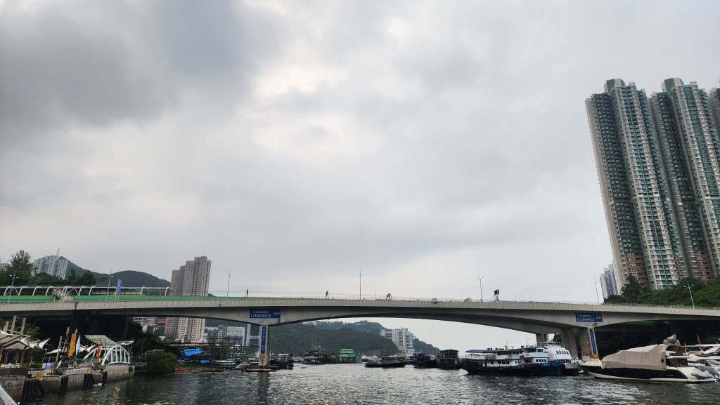 日間部分時間有陽光及酷熱,最高氣溫約33度。黎志偉攝 日間部分時間有陽光及酷熱,最高氣溫約33度。黎志偉攝