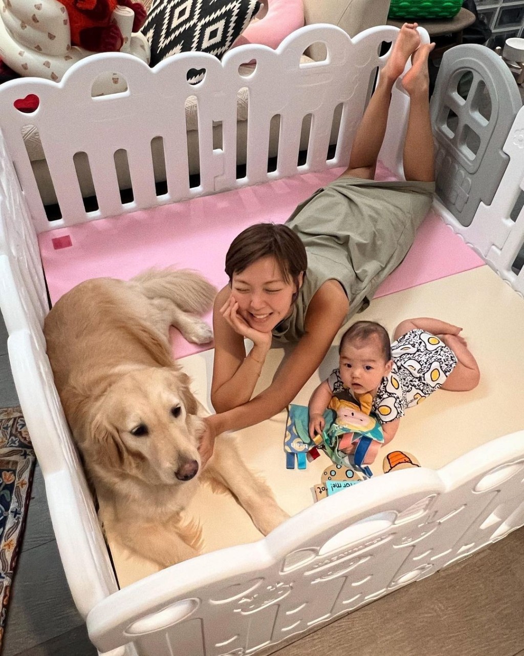 梁诺妍诞女后经常分享两人一狗的生活日常。