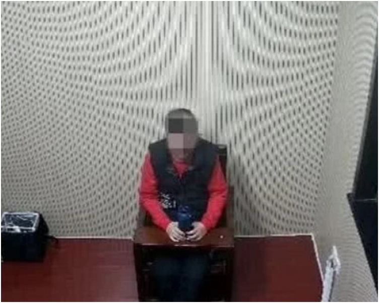 大妈霸座死不退让最后被带回派出所。