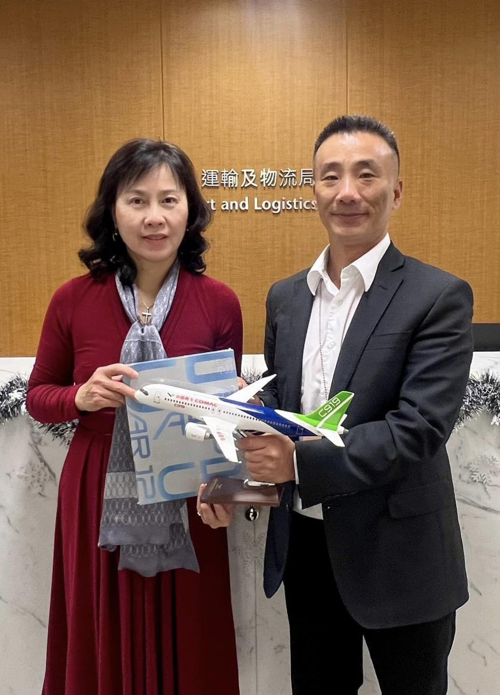 陳美寶指C919標誌着國家民航科技的重大突破和航空製造業發展的里程碑。