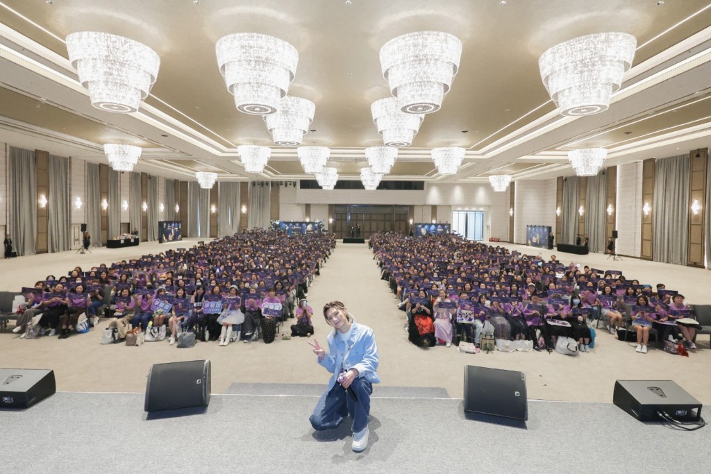 Jeremy將在9月8日踏入30歲生日,近千名「Unicorn」於合和酒店舉行了主題為《Aelira 光影之弦》的生日派對。 Jeremy將在9月8日踏入30歲生日,近千名「Unicorn」於合和酒店舉行了主題為《Aelira 光影之弦》的生日派對。