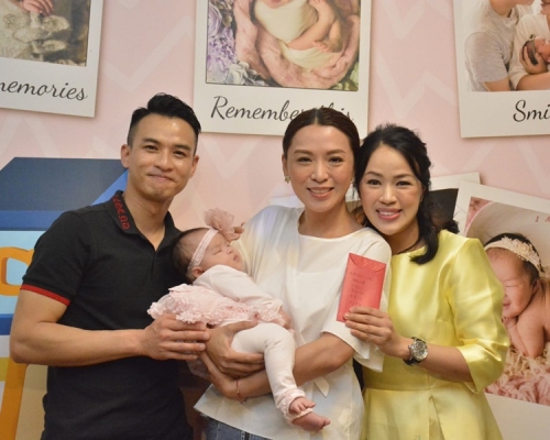 陳煒忙到第一次見契女。