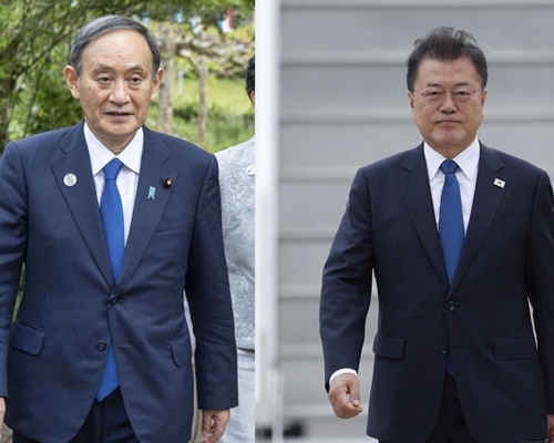 傳日本首相菅義偉(左)與南韓總統文在寅(右)於奧運揭幕當日會面。AP圖片