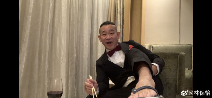 只是他努力克服的一面。