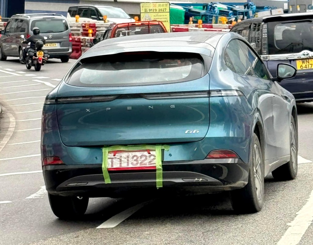 掛上香港試車專用T牌的右軚版小鵬G6，近日在香港街頭出沒。