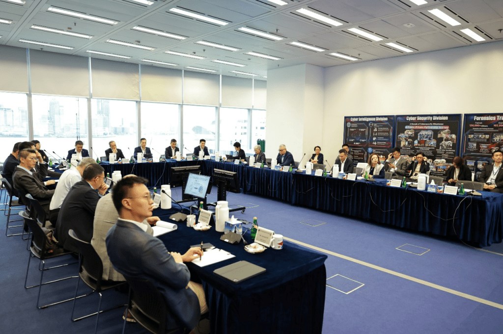 與會專家與警隊代表就量子風險辨識及科技機遇進行互動交流。 與會專家與警隊代表就量子風險辨識及科技機遇進行互動交流。