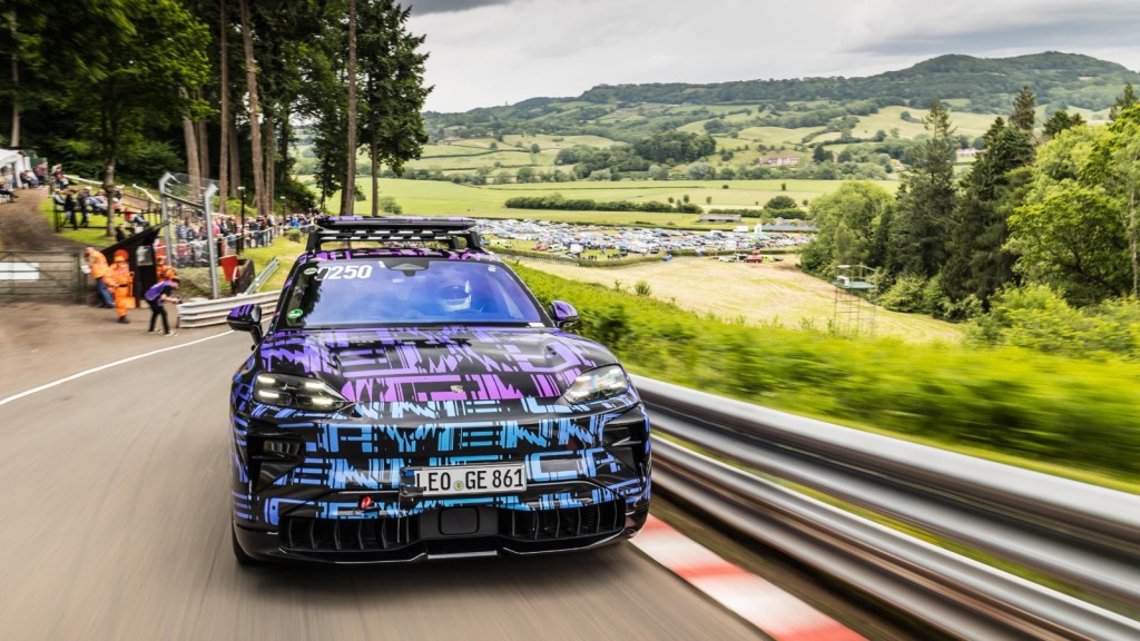 全新Cayenne Electric将采用源自Formula E赛事的技术，令全球车迷期待。