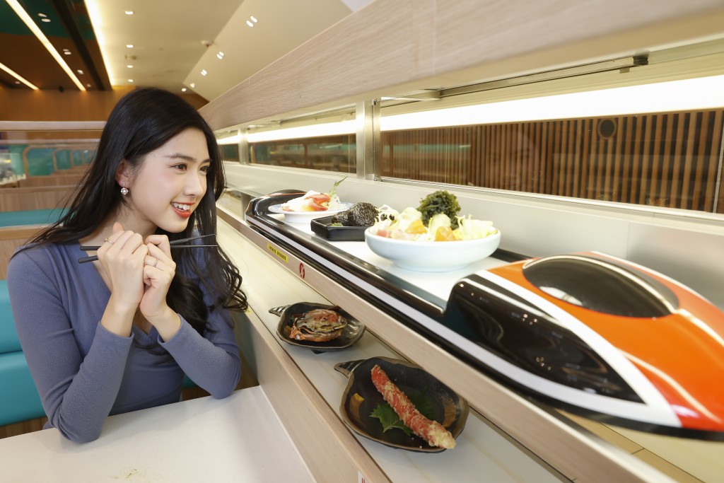 餐廳特色乃以全電子化自動化新幹線列車軌道，及日本新幹線列車外型將，食物輸送到食客面前。