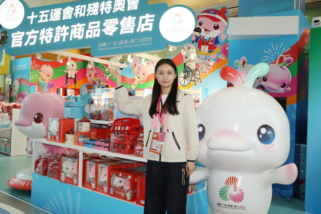 一入到主新聞中心,就會好快見到這間全運精品店。徐嘉華攝 一入到主新聞中心,就會好快見到這間全運精品店。徐嘉華攝