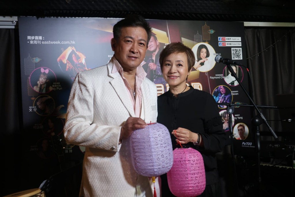 兩人預祝中秋節。