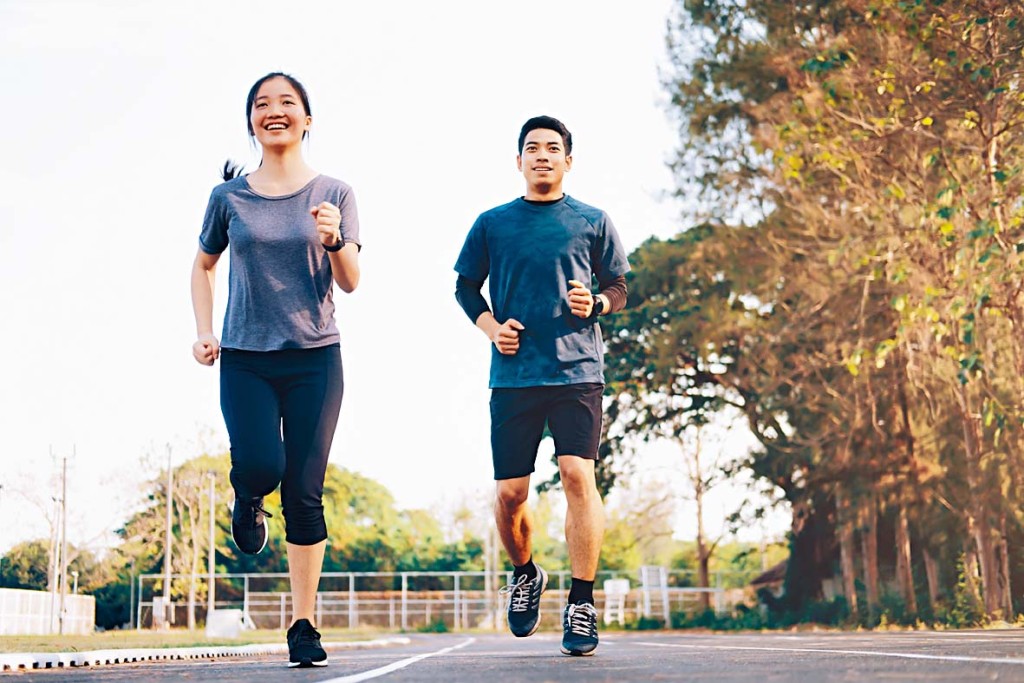 缺少運動及過重均是形成大腸癌的原因,因此保持適量運動十分重要。 缺少運動及過重均是形成大腸癌的原因,因此保持適量運動十分重要。