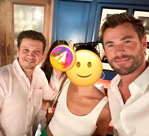 二人前年9月成婚,基斯好友謝洛美維納(左一)和基斯咸士禾夫(右一)到麻省出席婚禮時,曾被粉絲野生捕獲。 二人前年9月成婚,基斯好友謝洛美維納(左一)和基斯咸士禾夫(右一)到麻省出席婚禮時,曾被粉絲野生捕獲。