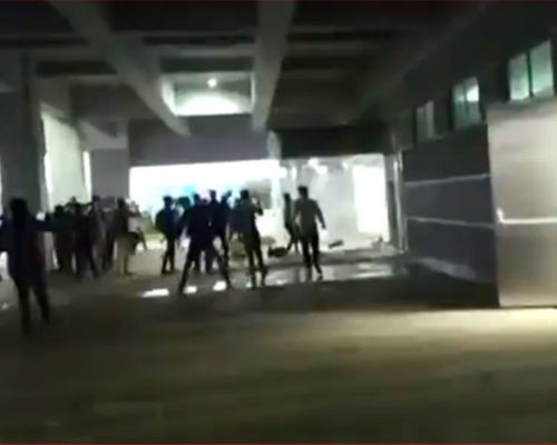 台灣企業緯創在印度工廠發生暴動。影片截圖