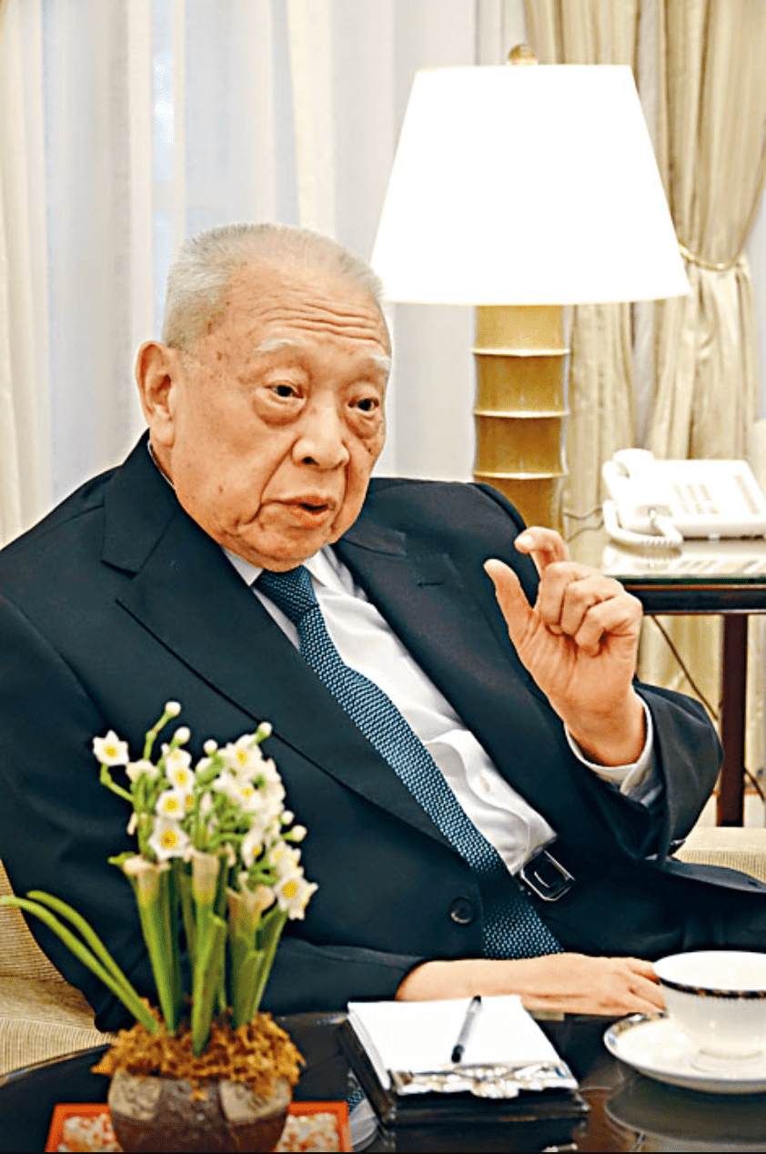 董建华办公室表示，董生为人刚正不阿，胸怀家国，鞠躬尽瘁，其高风亮节的精神，将永垂不朽，长存心中。