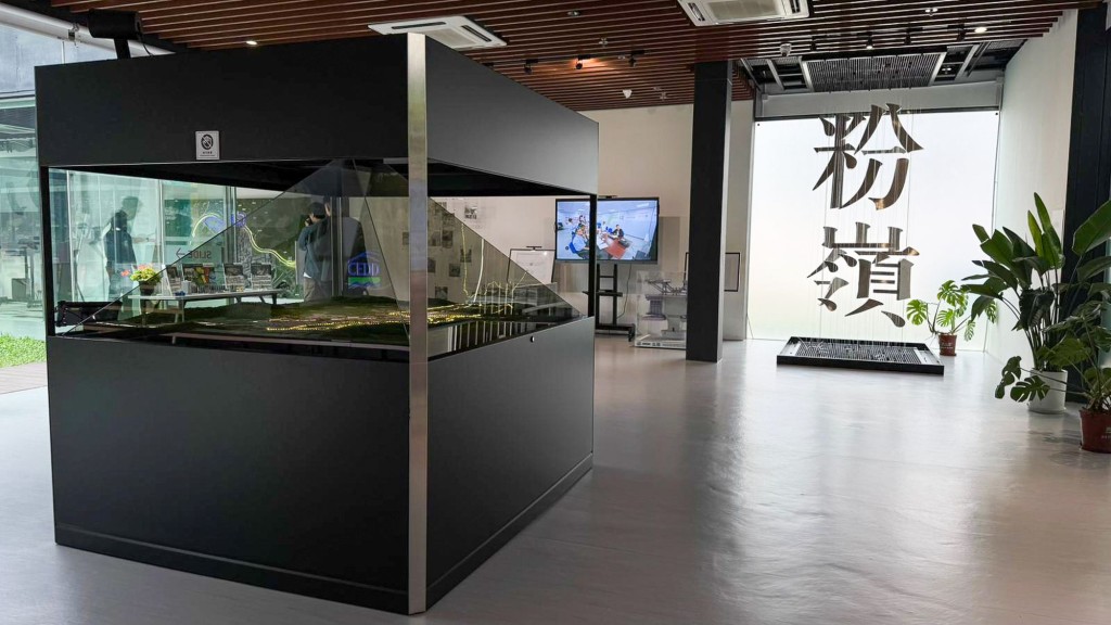 粉嶺北社區聯絡中心訪客可透過全息投影技術與立體模型，從不同角度了解新發展區全貌，以至北都整體發展。甯漢豪網誌