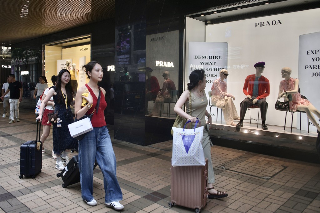 投訴涉及平台責任不清、房間貨不對辦等爭議。