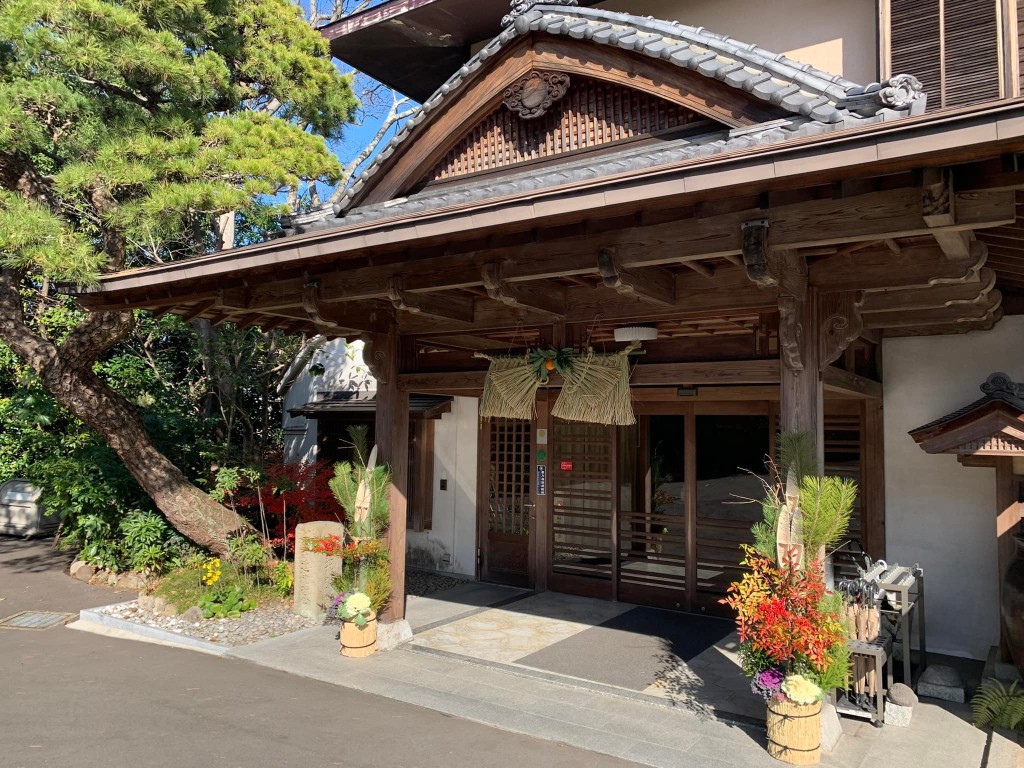 涉事的溫泉旅館「大丸別莊」被揭一年只換水兩次 （圖片來源：「福岡県二日市温泉 大丸別荘」Facebook專頁）