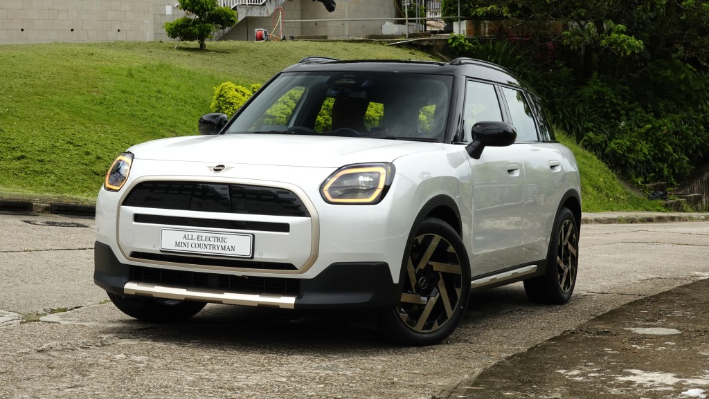 Mini Countryman E纯电动SUV香港试驾，分有标准版Classic Style及豪华版Favoured Style，「一换一」车价分别为HK$369,800起及HK$409,800起。