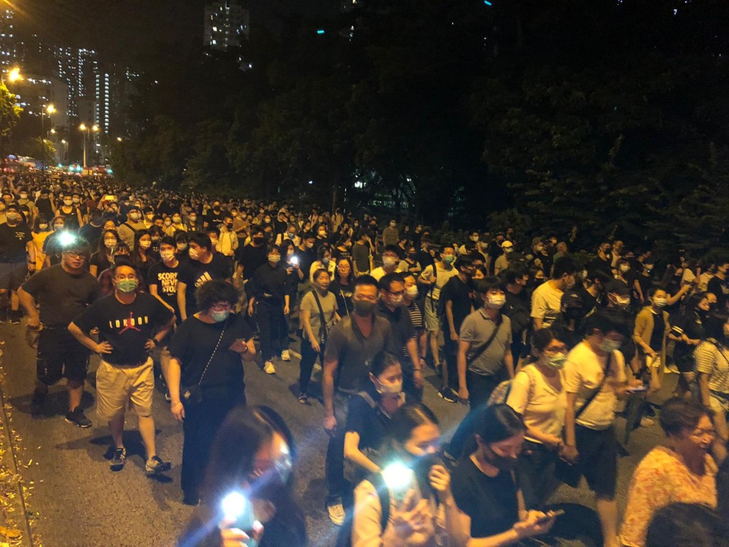 一批示威者在大埔聚集及遊行,