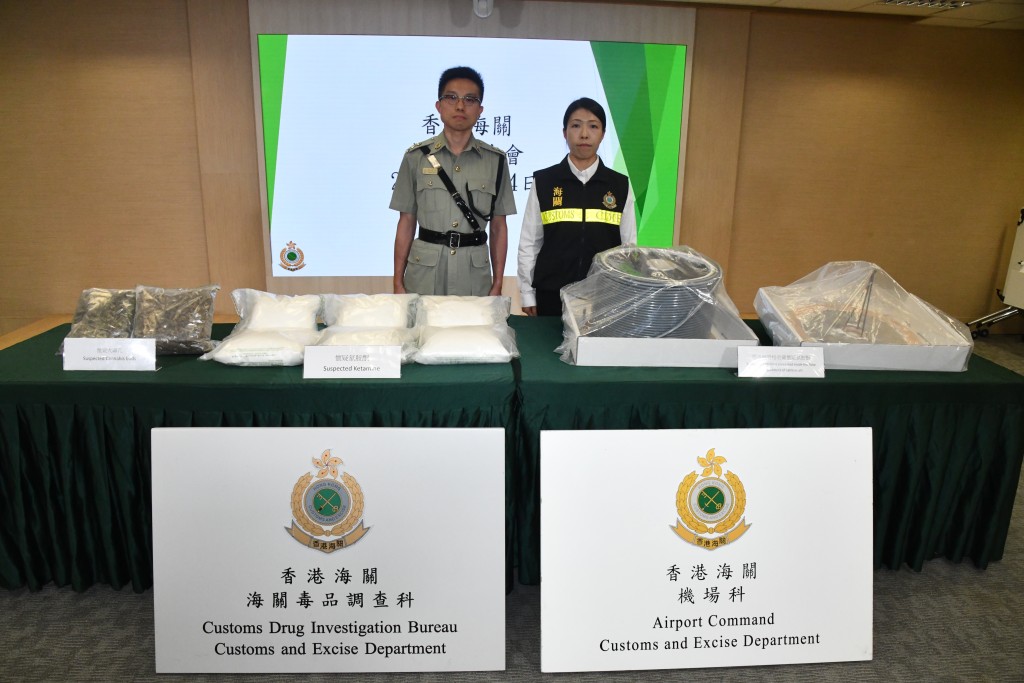 行動中,海關檢獲的毒品總值約1025萬元。徐裕民攝 行動中,海關檢獲的毒品總值約1025萬元。徐裕民攝