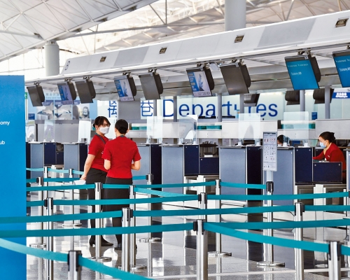 ■國泰航空昨發出內部通告,要求所有員工於十二月前必須接種疫苗。