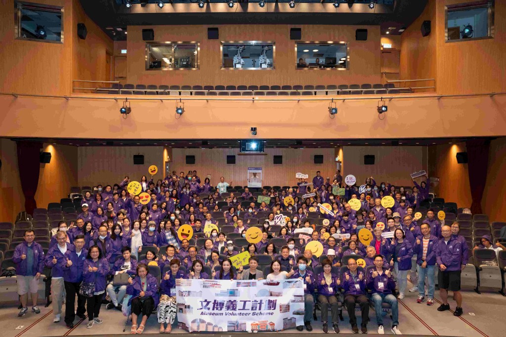 疫後復常,康文署去年招募新一屆(2024-2026)「文博義工」共950人,年齡由18歲至80多歲不等,當中亦包括港漂及外籍人士。(康文署提供) 疫後復常,康文署去年招募新一屆(2024-2026)「文博義工」共950人,年齡由18歲至80多歲不等,當中亦包括港漂及外籍人士。(康文署提供)