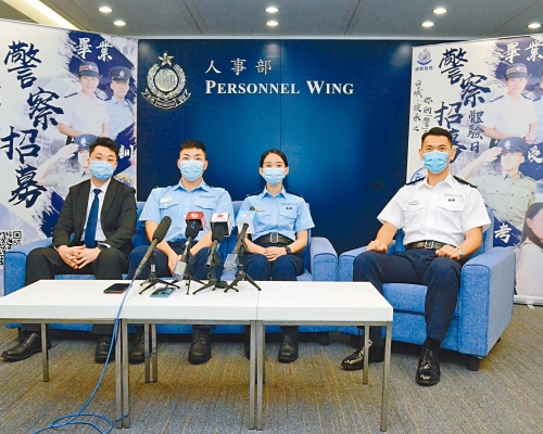 (由右至左)警司陳純青、女警Mona、警員阿肥及投考者阿熙,呼籲有志從警者報名出席招募及體驗日。