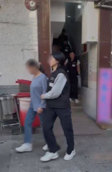 入境處在港拘捕102人。入境處影片截圖