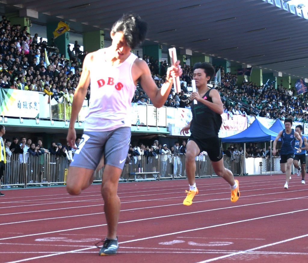 男拔萃接力队在B组4X100项目改写大会纪录。