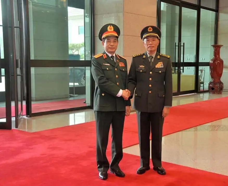 越南國防部長潘文江(左)抵京參加香山論壇，並與中國軍方高層舉行會議。微博