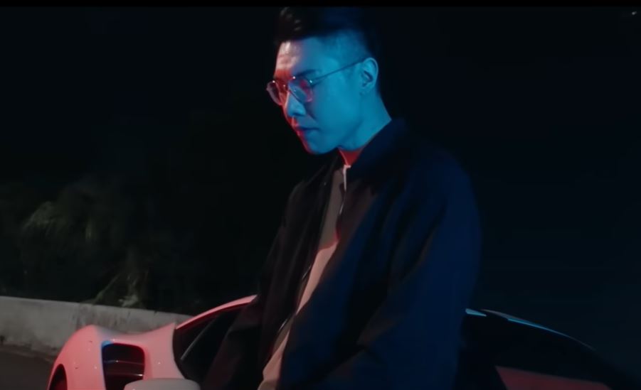 朱公子更曾拍攝MV上載至個人頻道。網上圖片 朱公子更曾拍攝MV上載至個人頻道。網上圖片