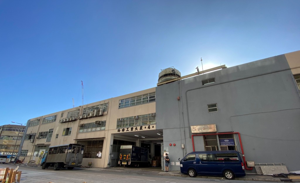 據戴德梁行指出,油塘工業大廈第4座逾8成業權以5.8億售出。