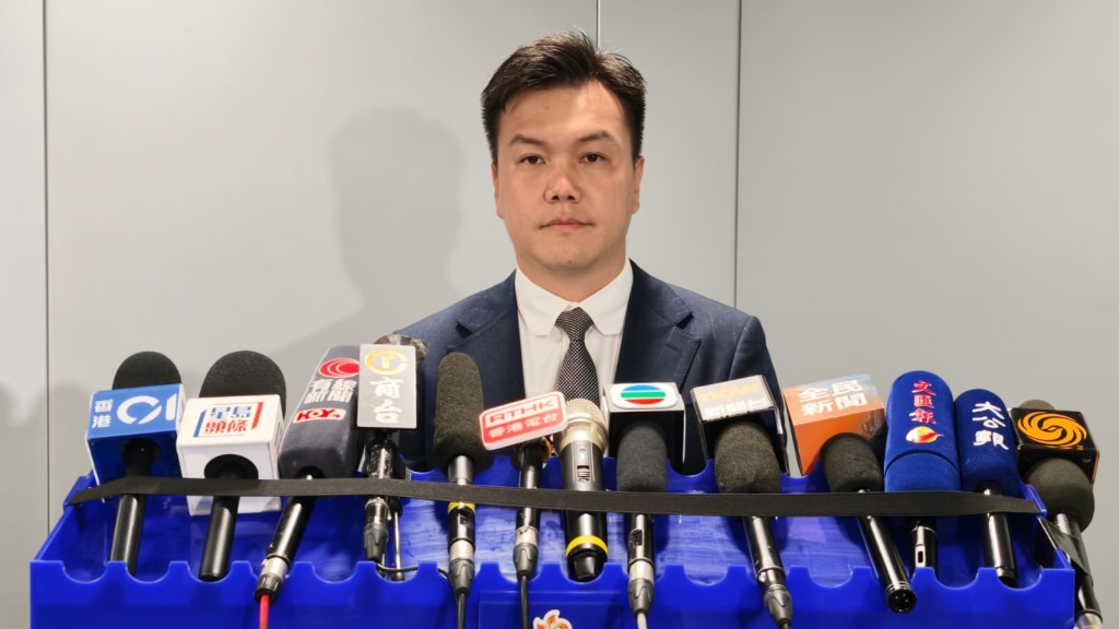 警方網絡安全及科技罪案調查科高級督察盧震綱表示,Apple在昨晚 iPhone Duo 預購中仍未啟用3DS認證,令同類欺詐未能有效堵截。黃文威攝 警方網絡安全及科技罪案調查科高級督察盧震綱表示,Apple在昨晚 iPhone Duo 預購中仍未啟用3DS認證,令同類欺詐未能有效堵截。黃文威攝