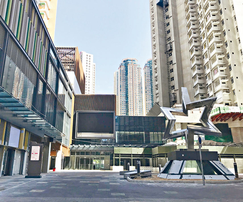 ■啟宏閣和啟雋閣之間的廣場中心放置的星形雕塑。