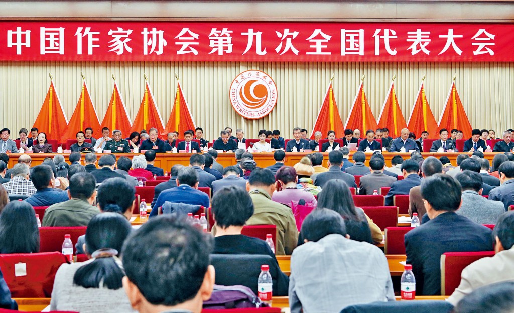 三十八名军方作家集体退出中国作协。