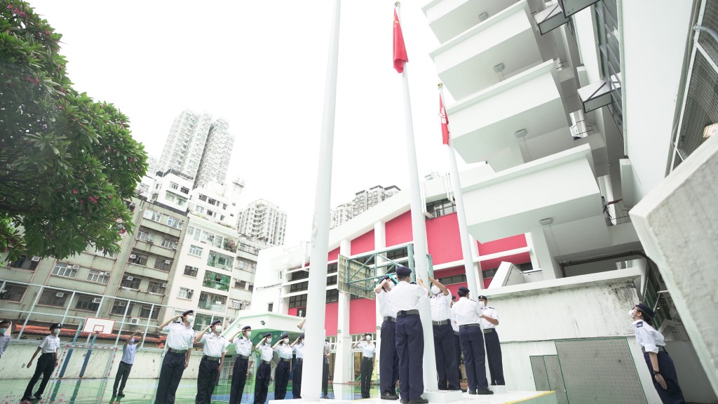 入境事務學院為聯合升旗隊提供專業的升國旗和區旗訓練。