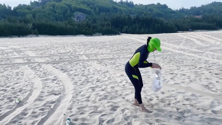 清洁沙滩。