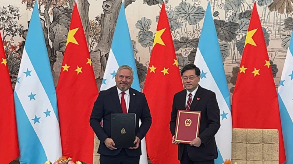 秦剛上月底在北京與洪都拉斯簽署兩國建交的聯合公報。