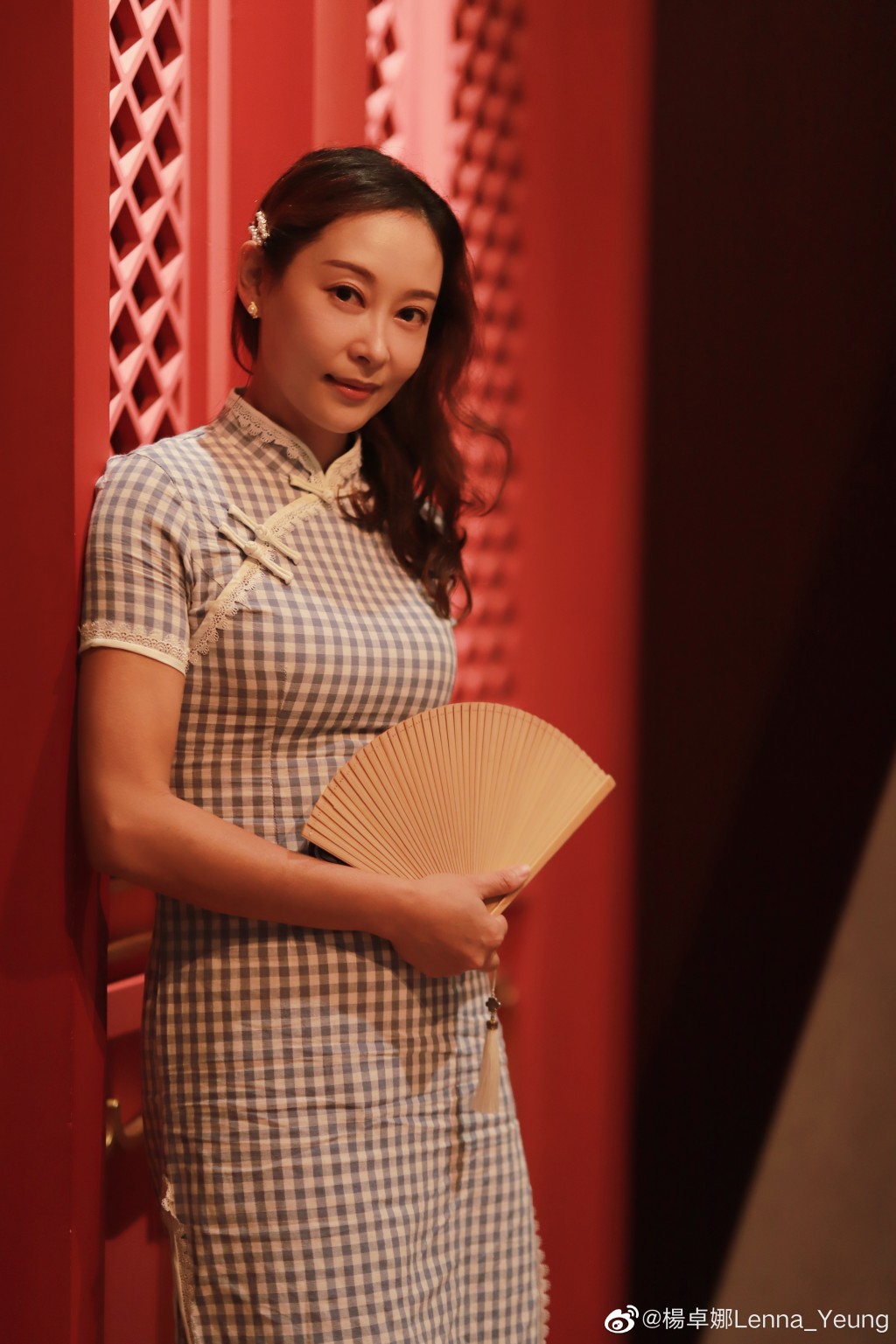 杨卓娜着旗袍行中国风一样吸引。